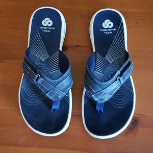 EUC-Clark's Cloudsteppers Sport Thong Sandals